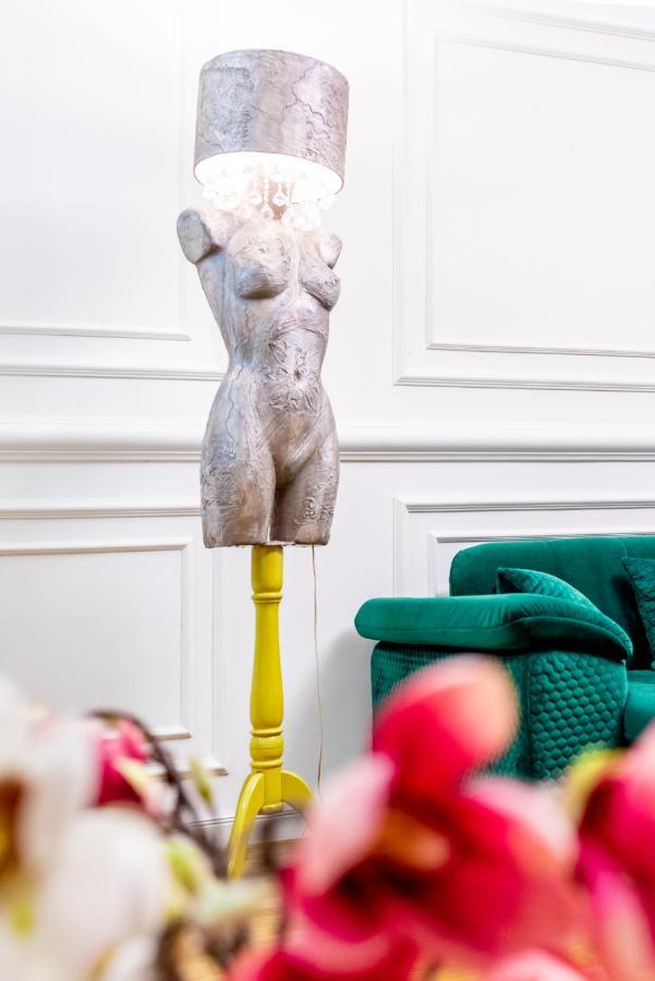 Apartment Lady