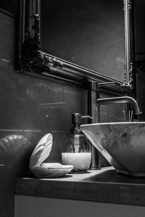 Lady Apartment *